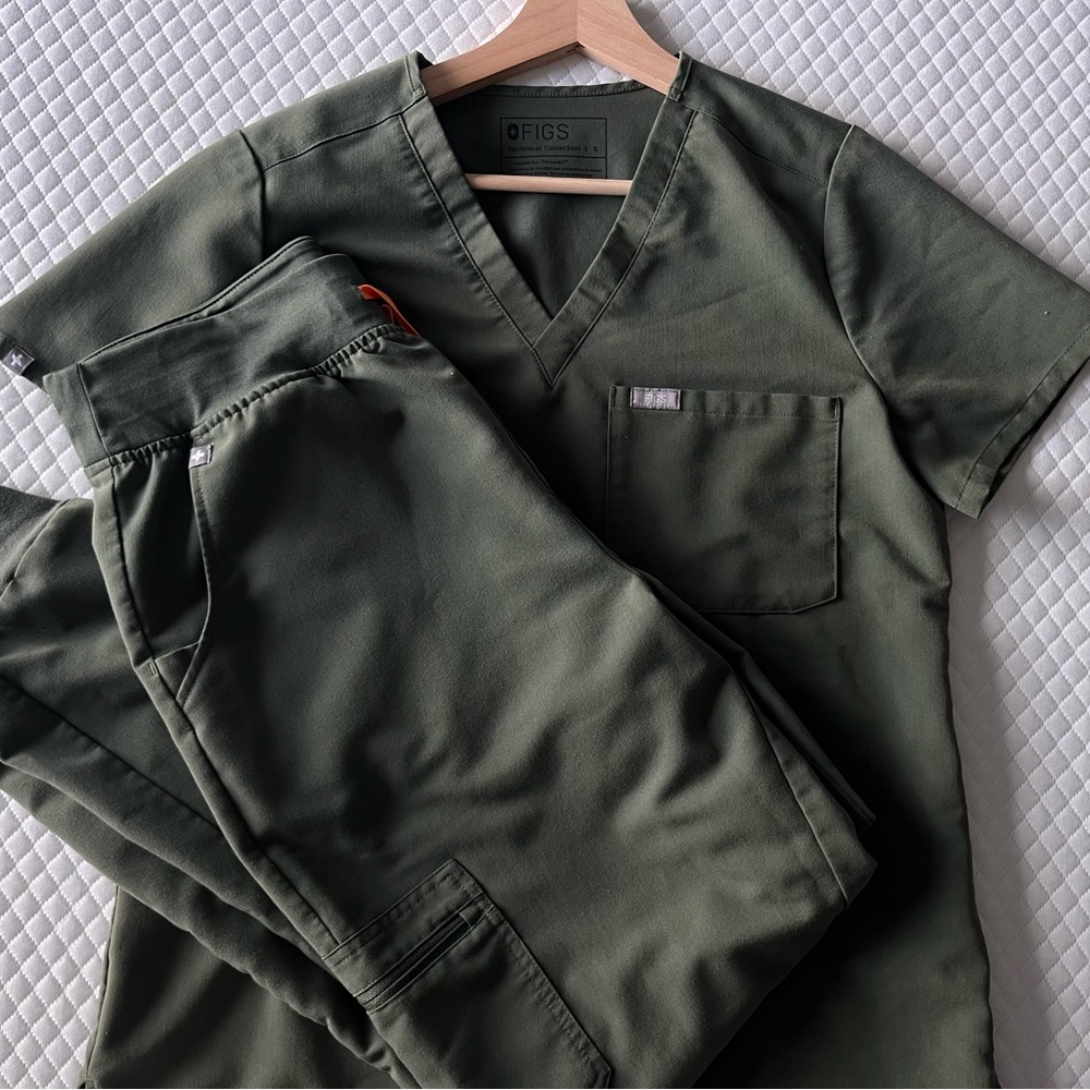 Figs scrubs